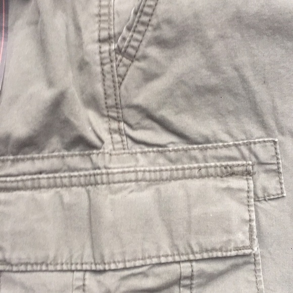 Green cargo shorts - Picture 4 of 6